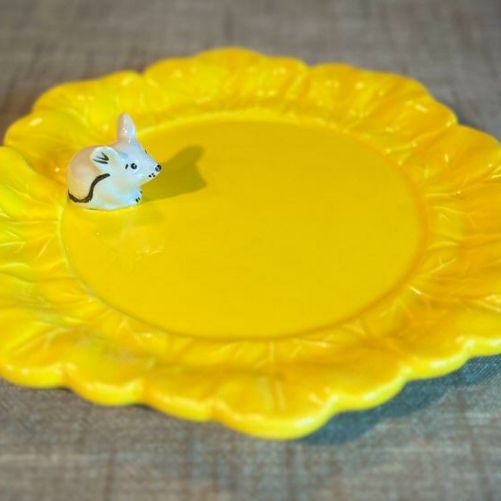 Ceramic yellow cheese platter with mouse.